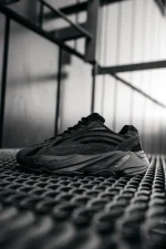 Adidas Yeezy Boost 700 v2 Black - Зображення 2