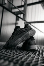 Adidas Yeezy Boost 700 v2 Black - Зображення 3
