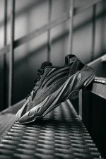 Adidas Yeezy Boost 700 v2 Black - Зображення 9