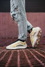 Adidas Yeezy Boost 700 v3 Srphym Yellow - Зображення 2