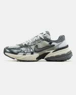 Nike V2K Runtekk Summit White Metalic Silver